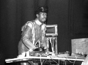 11-Live-Old-School-Hip-Hop-Tapes-You-Should-Listen-to-right-now.jpg