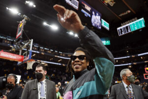 JAY-Z-and-Jack-Dorsey-Gave-1000-in-Bitcoin-to-Hundreds-of-Marcy-Houses-Residents.jpg