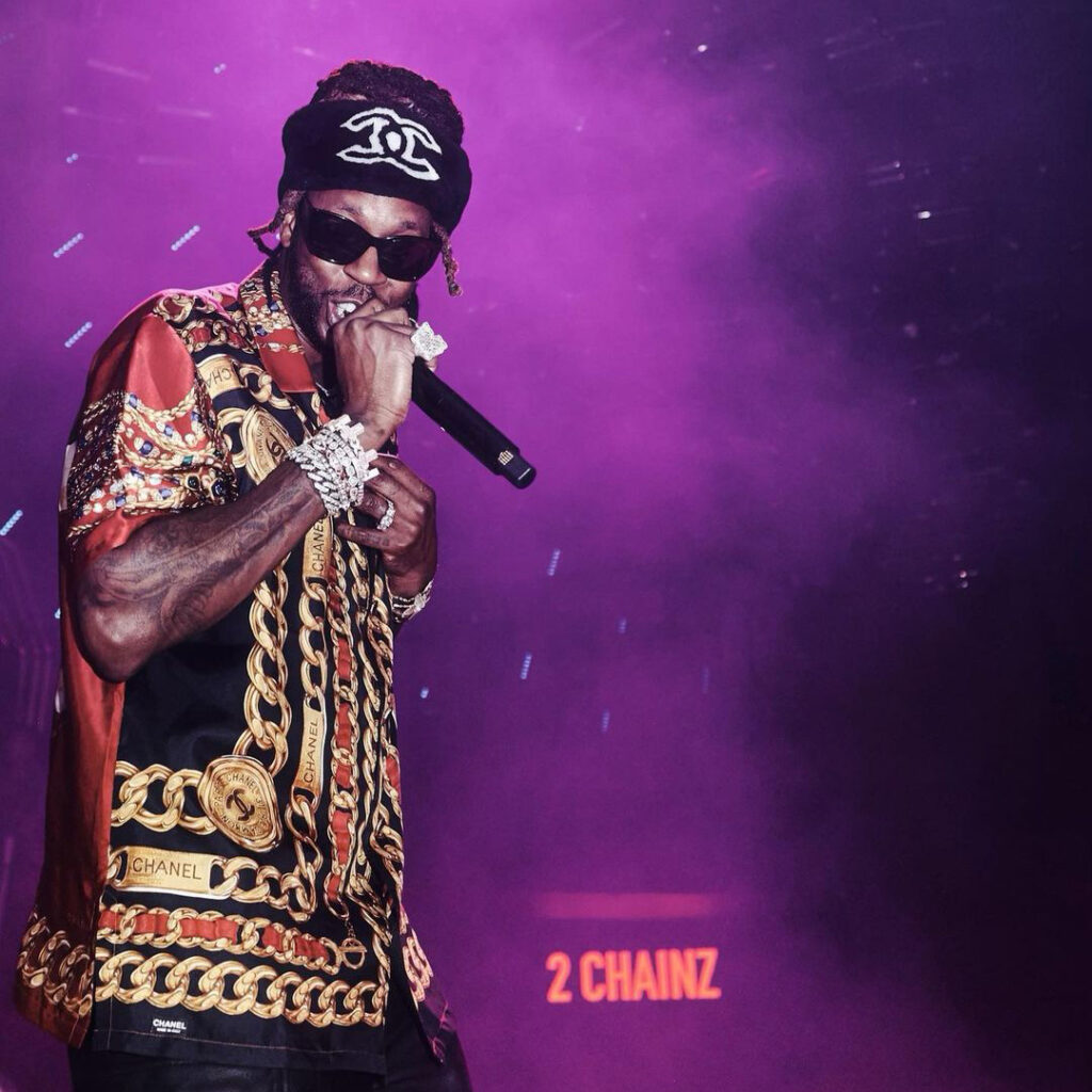 2-chainz-versace-shirt-sign.jpeg
