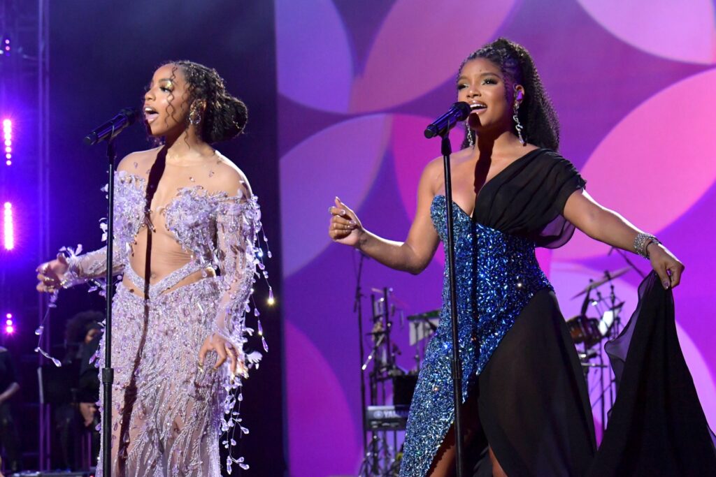 Chloe-Reunites-Halle-Onstage.jpg