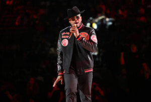 Ne-Yo-Performing-At-A-Basketball-Game.jpg