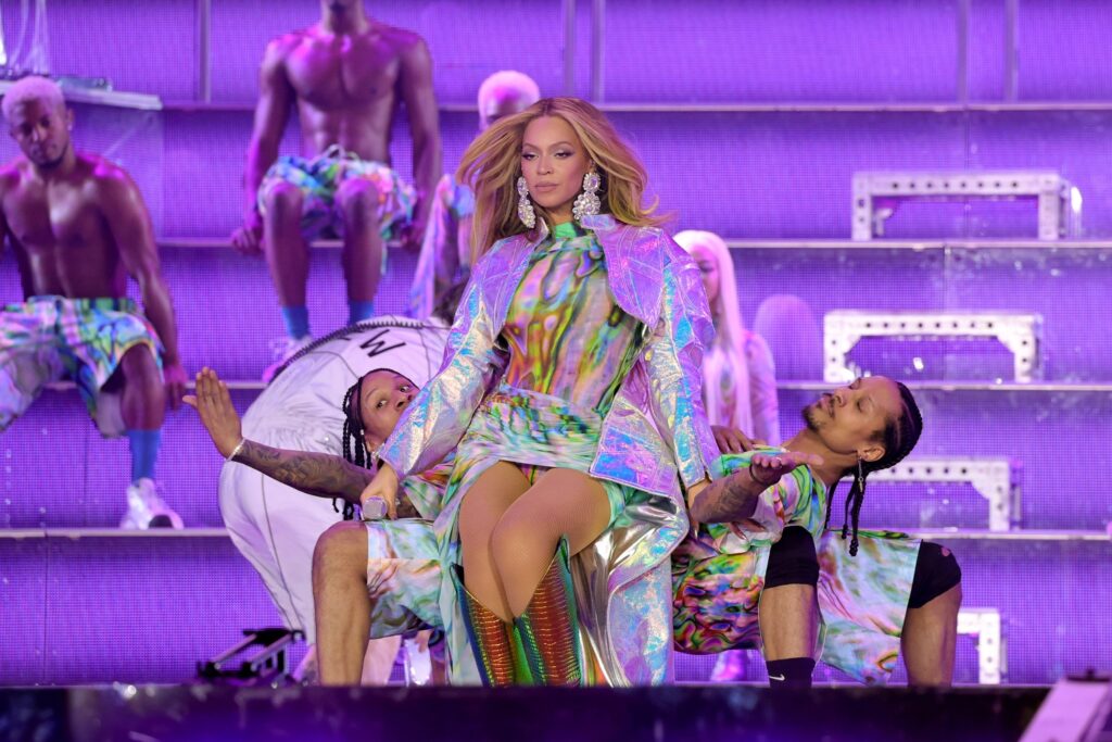 Beyonce-Reminds-Fans.jpg