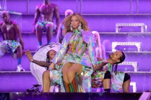 Beyonce-Reminds-Fans.jpg