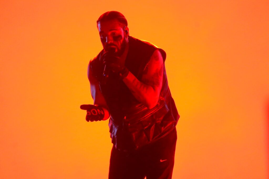 Drake-Links-Up-With-Popular-Mexican-Artists.jpg