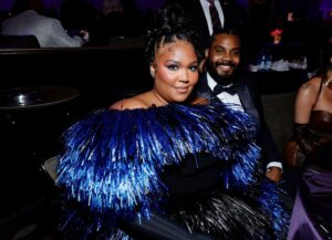 Lizzo-Asks-Fans-Not-To-Bring-Pictures-Of-Chris-Evans-To-Tour.jpg