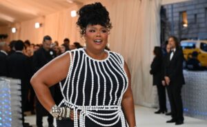 Lizzo-Tik-Tok-.jpg