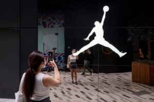 air-jordan-1-metallic-gold.jpg