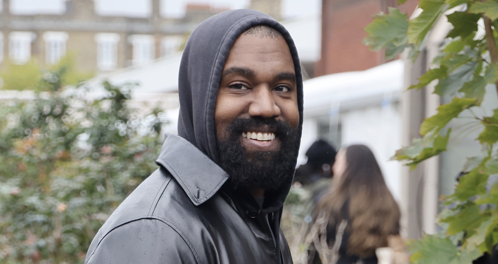 Kanye-West-Fan-Tokyo-Pictures.png