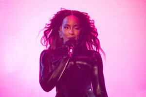 Kelly-Rowland-Dazzles-Mighty-Hoopla.jpg