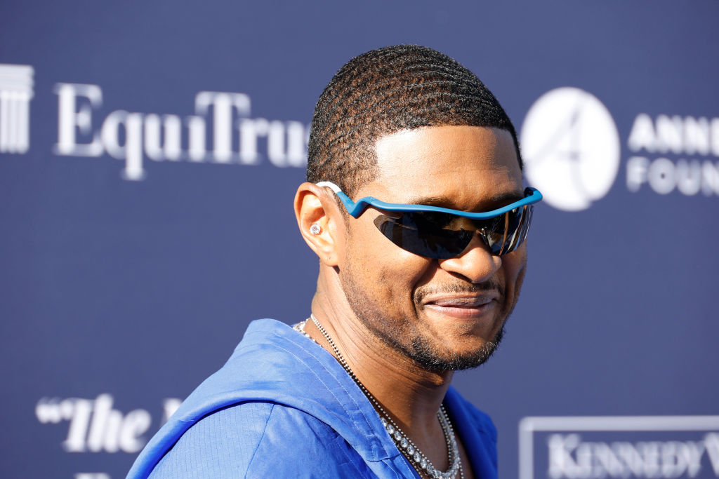 Usher-Crowd-Surfing-Las-Vegas.jpg
