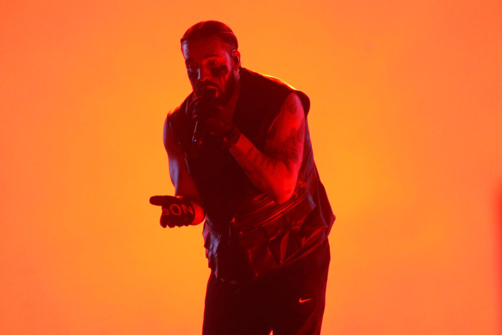 drake-kanye-west-jeen-yuhs-1500x1000.jpg