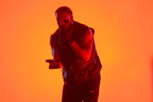 drake-kanye-west-jeen-yuhs-1500x1000.jpg