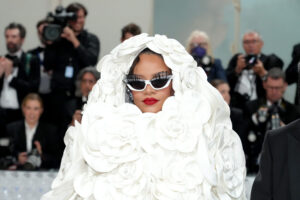 rihanna-louis-vuitton-campaign-1500x1000.jpg