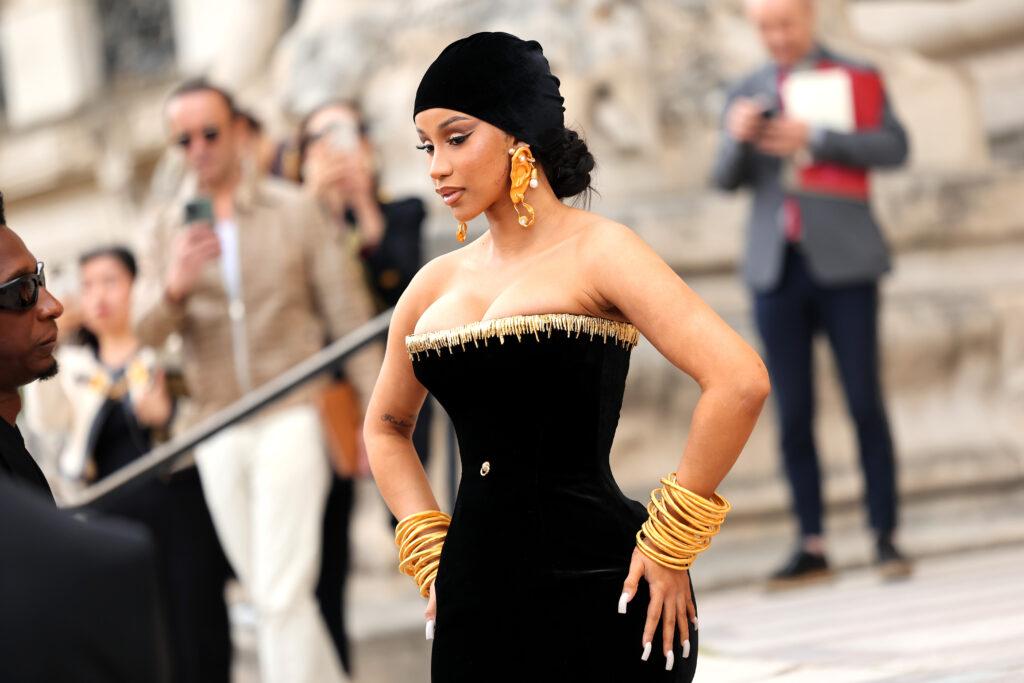 CardiBParisFashionWeekjpg-1024x683.jpgw1920q75.jpeg