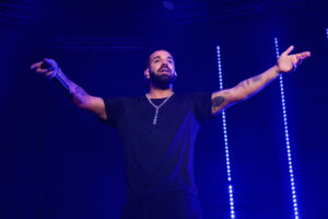 drake-its-all-a-blur-merch-1500x1000.jpg