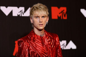 machine-gun-kelly-punches-fan.jpg