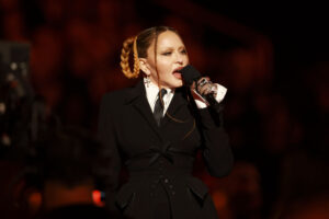 madonna-in-public-after-health-scare.jpg