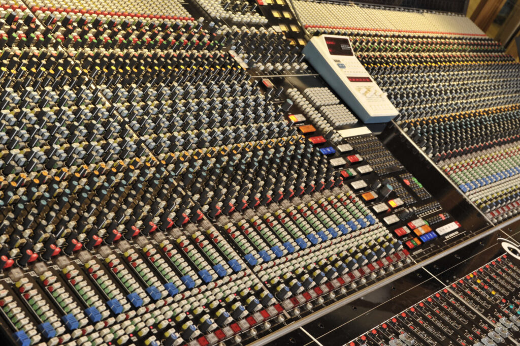 music-sampling-1500x998.jpeg