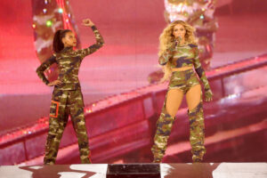 Beyonce-Toilet-Seat-Rumor-Fake.jpg