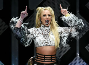 Britney-Spears-PETA-Puppy.jpg