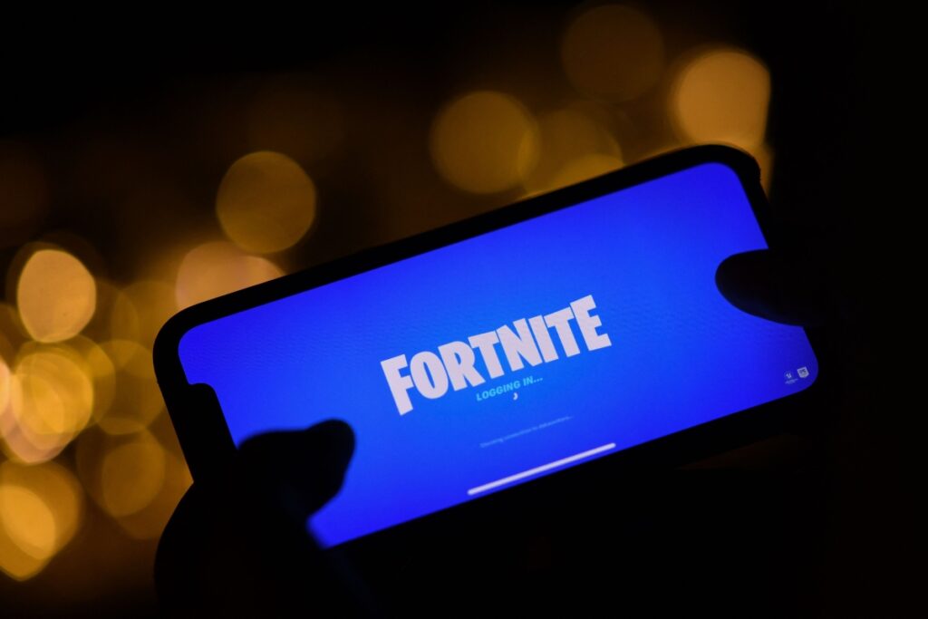 Fortnite-Mobile-Phone.jpg