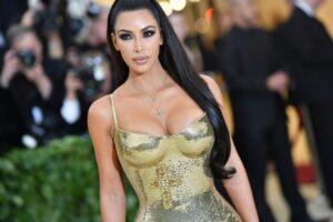 KimKardashianGolden-1500x1000.jpg