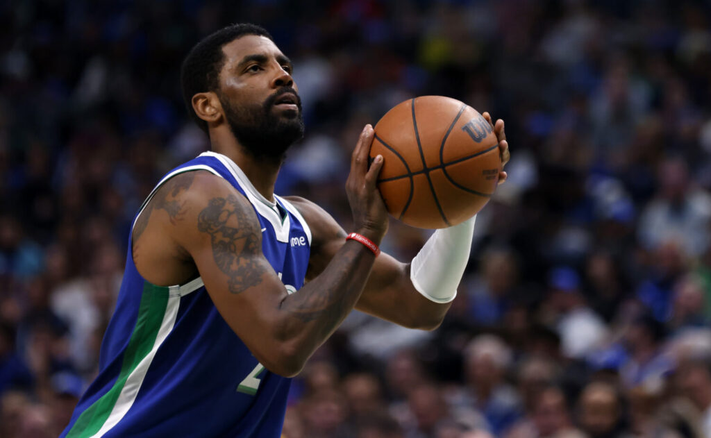 kyrie-irving-checks-adrian-wojnarowski-1500x925.jpg