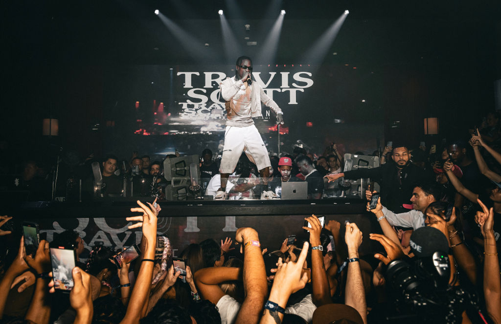 travis-scott-perfroming-at-houston.jpg