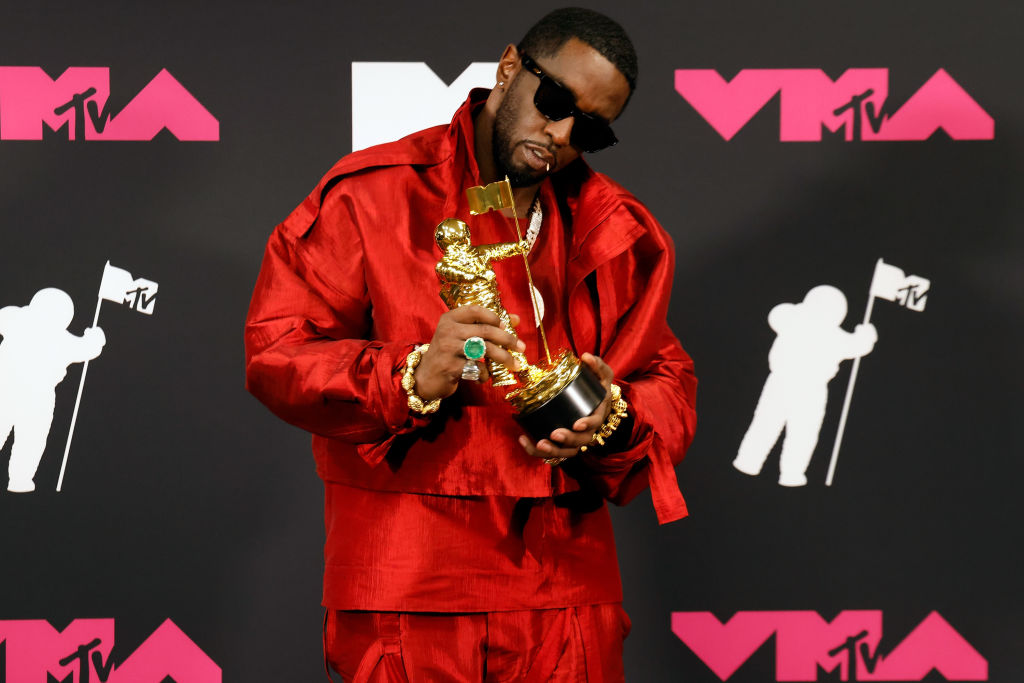 VMAs-Diddy-Winners.jpg