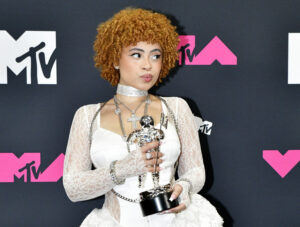 IceSpiceBettyBoopFlashingCrowd-1500x1134.jpg