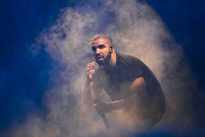 drake-fans-praise-8am-in-charlotte-1500x1002.jpg