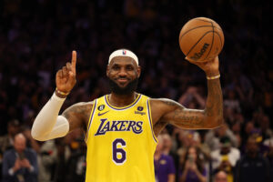 lebron-james-savannah-halloween-1500x1000.jpg