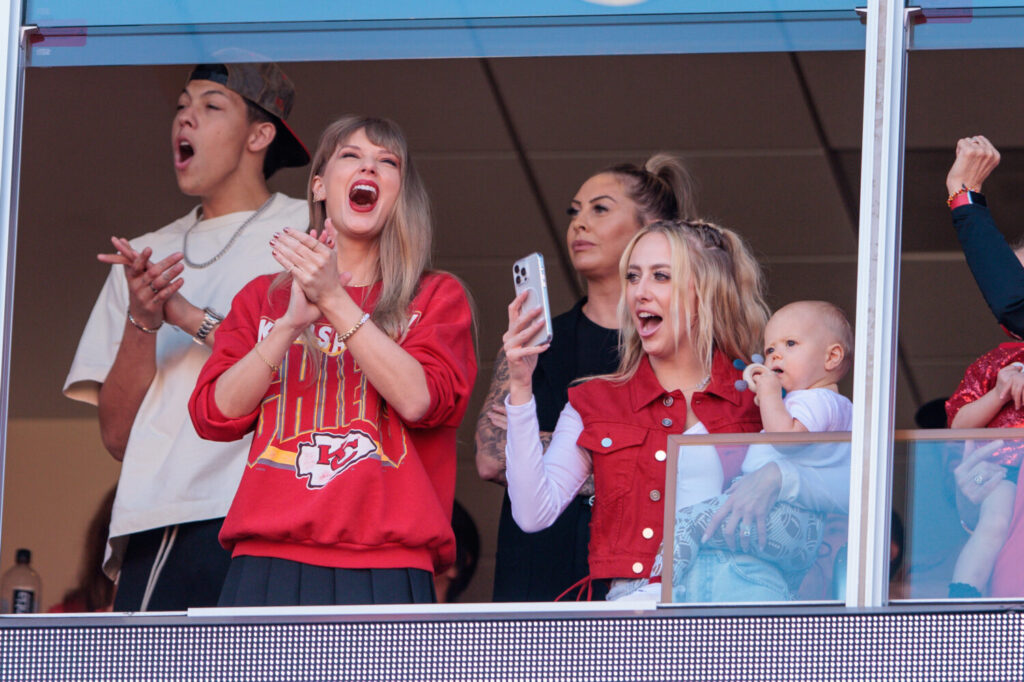 taylor-swift-stay-away-jackson-mahomes-1500x999.jpg