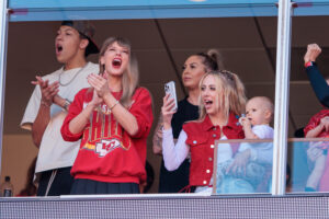 taylor-swift-stay-away-jackson-mahomes-1500x999.jpg