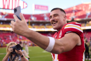 travis-kelce-taylor-swift-family-overwhelmed-1500x1000.jpg