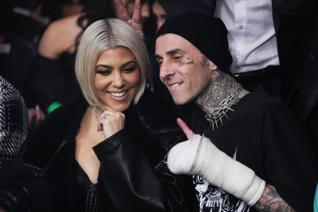 Kourtney-Kardashian-Travis-Barker-3-1500x1000.jpg