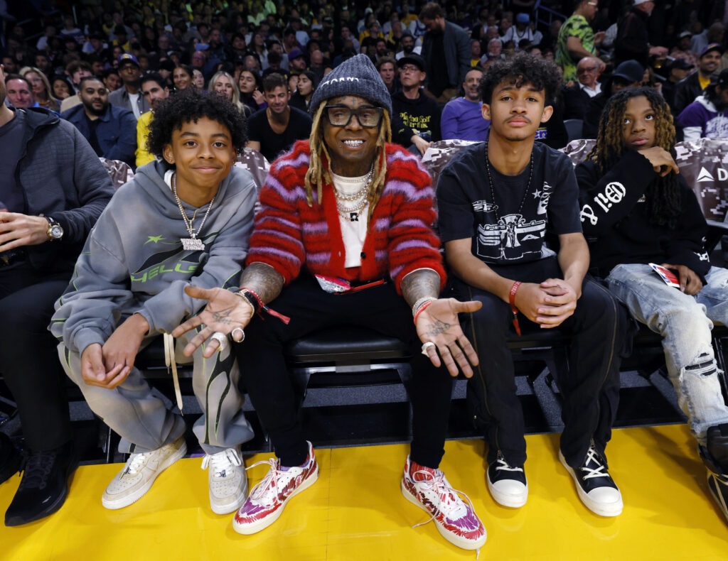 Lil-Wayne-Thanksgiving-Family-Photo-scaled.jpg