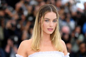 Margot-Robbie-Barbie-2-5000x3333.jpg