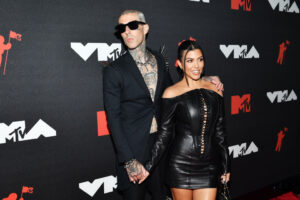 Travis-Barker-and-Kourtney-Kardashian.jpg