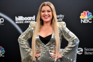 kelly-clarkson-1-scaled.jpeg