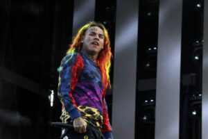6ix9ine-Yailin-Assault-Die-Woman-Hip-Hop-News-2363x1575.jpg