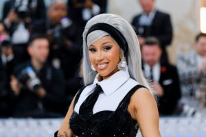 CardiBBlondeHair-2363x1575.jpg