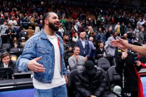 Drake-Justin-Bieber-Hockey-Game-Comment-2363x1575.jpg