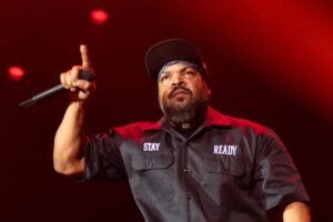 Ice-Cube-1-Billion-Stream-Song-2363x1575.jpg