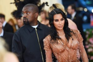 KanyeWestHolidayPicsKimKardashian-2367x1575.jpg