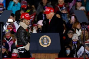 Lil-Pump-Donald-Trump-UFC-Selfie-2362x1575.jpg