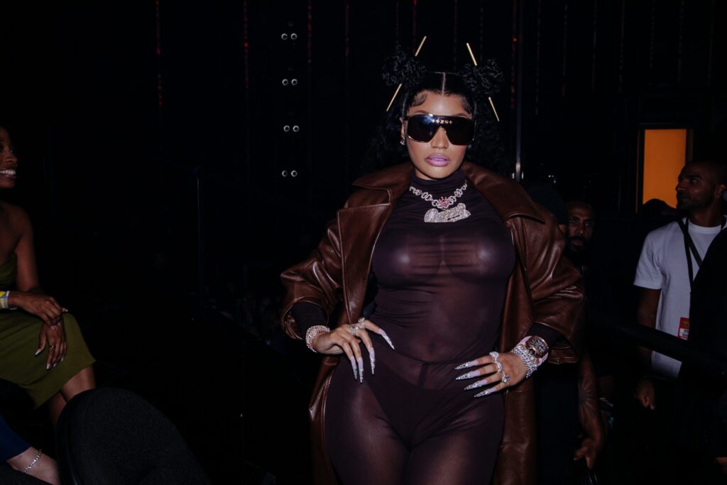 Nicki-Minaj-Fan-Hiding-Video-2363x1575.jpg