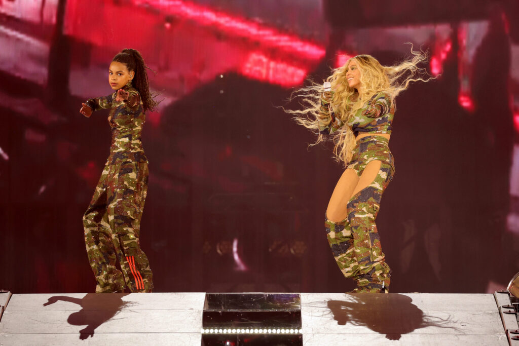 TokyoToniBlueIvyCarterBeyonceKarlissaSaffold-5000x3333.jpg