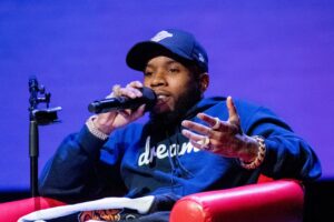 Tory-Lanez-R-Kelly-Christmas-Meals-Prisoners-Jail-Hip-Hop-News-2366x1575.jpg