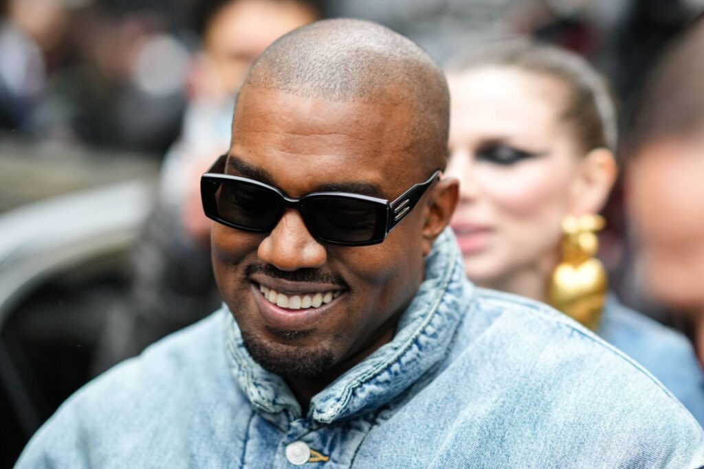 kanye-west-yzy-pod-erykah-badu-2363x1575.jpg